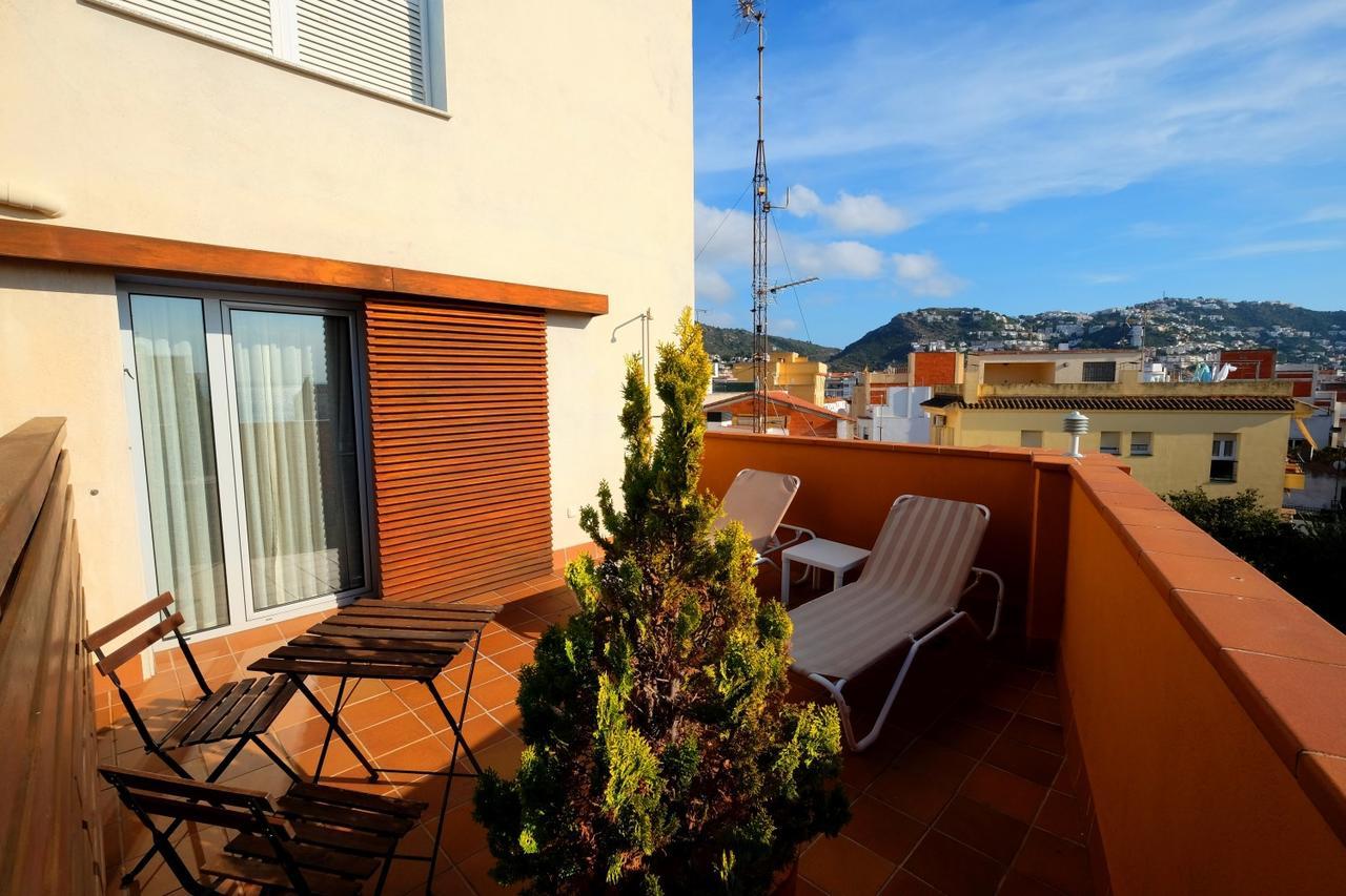 Hotel Carmen روساس المظهر الخارجي الصورة