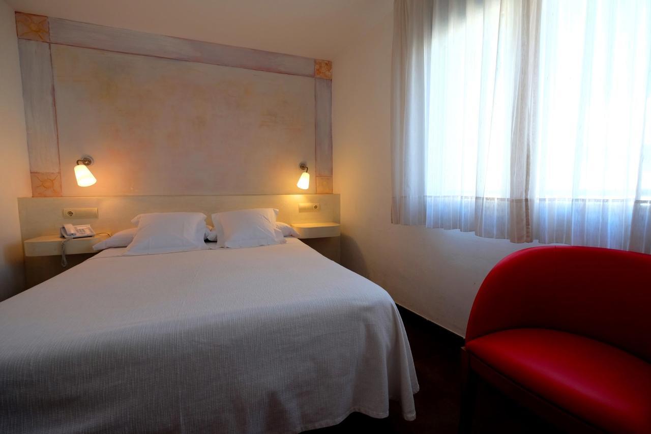 Hotel Carmen روساس المظهر الخارجي الصورة