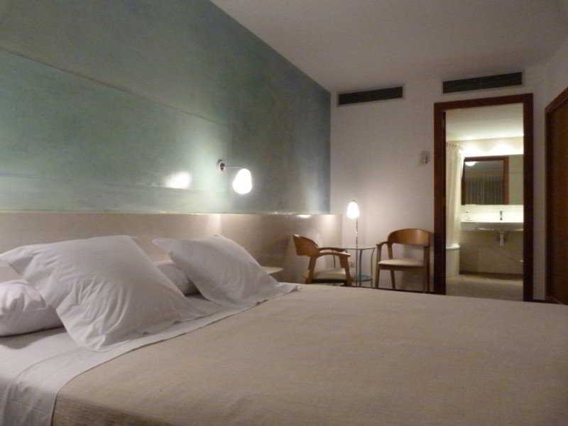 Hotel Carmen روساس المظهر الخارجي الصورة