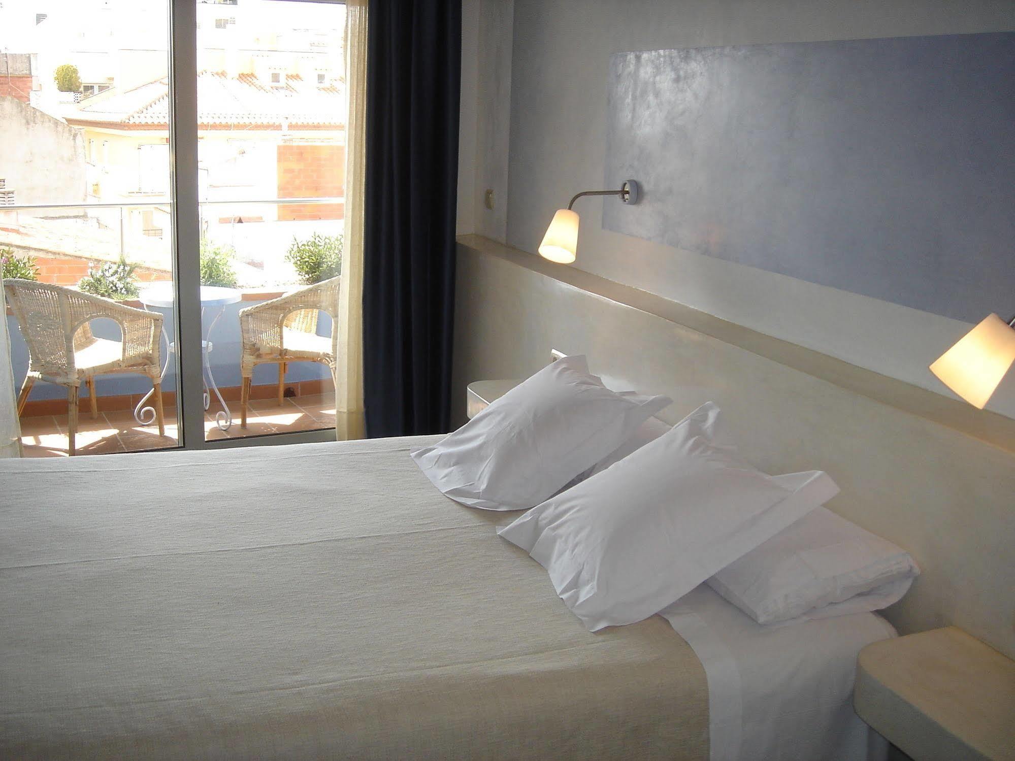 Hotel Carmen روساس المظهر الخارجي الصورة
