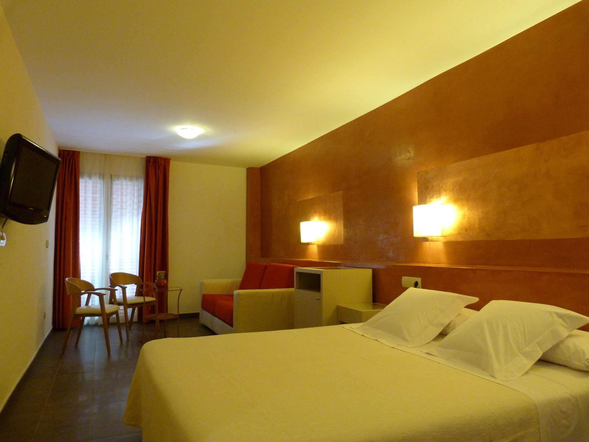 Hotel Carmen روساس المظهر الخارجي الصورة