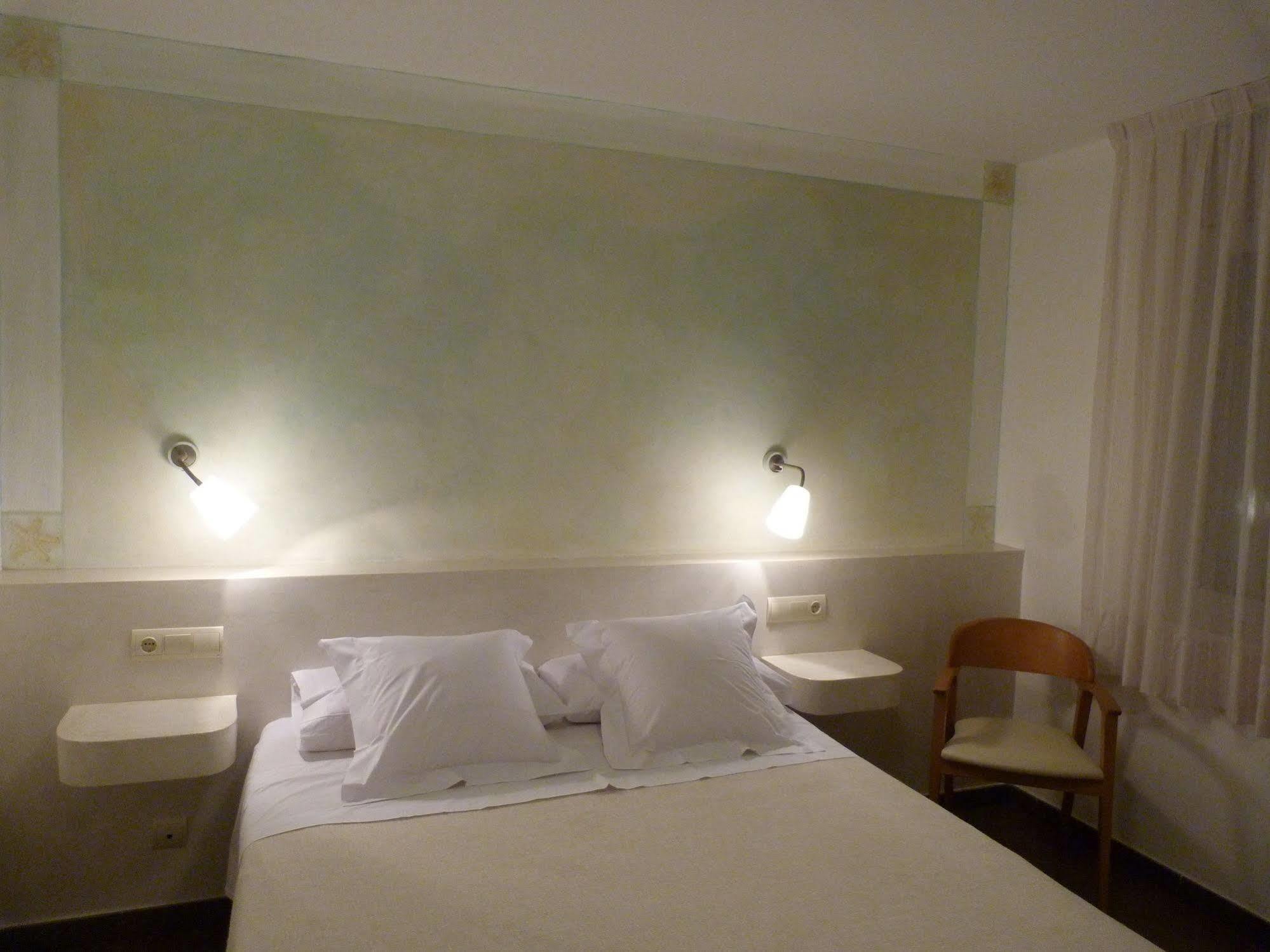 Hotel Carmen روساس المظهر الخارجي الصورة